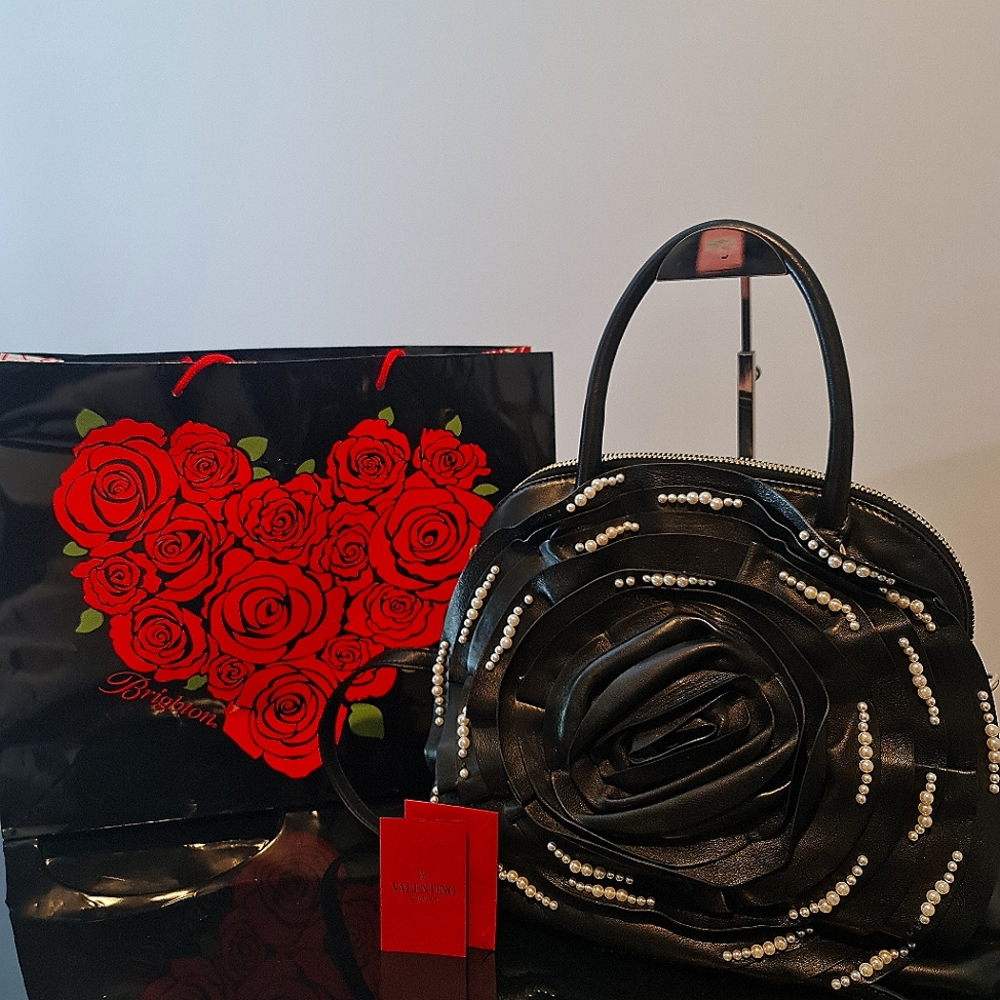 AUTHENTIC Valentino Garavani🖤 Rose Pearl Leather Bag